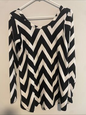 Ing Black and White Chevron Long Sleeve Top